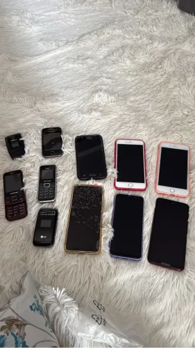 Lote de celulares antigos.