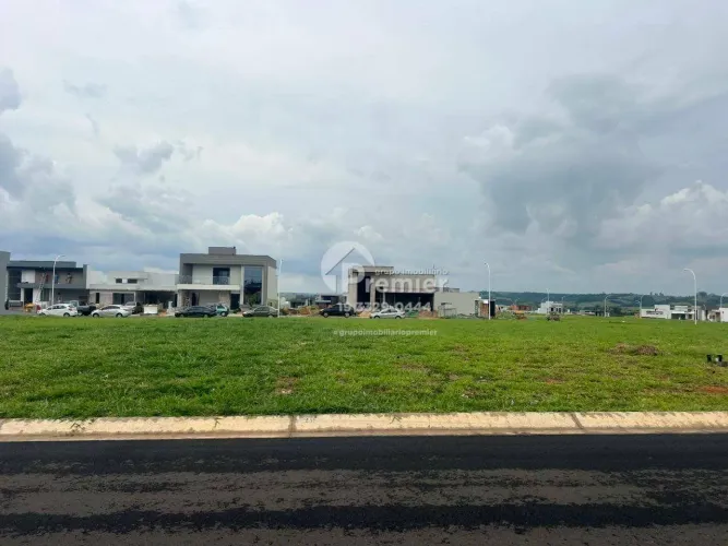 Terreno à venda no Condomínio Maria Cândida em Indaiatuba com trezentos metros quadrados.