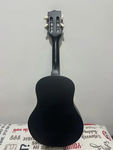 Cavaquinho acústico Roos- preto com acabamento fosco