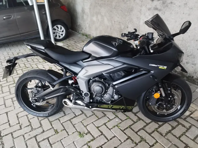 Triumph Daytona 660 