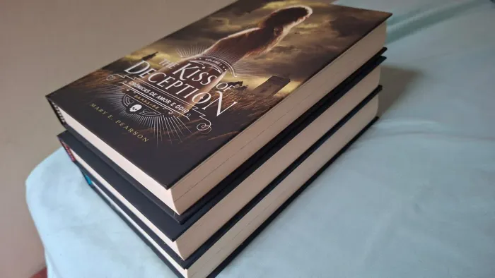 Livros The Kiss of Deception - Crônicas de Amor e Ódio - Vol. 1, 2 e 3