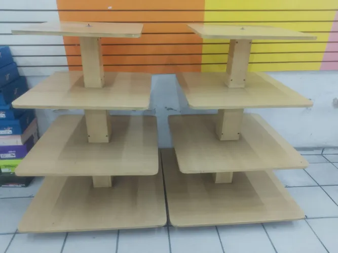Vendo bancas para loja tenho 5 peças semi novas
