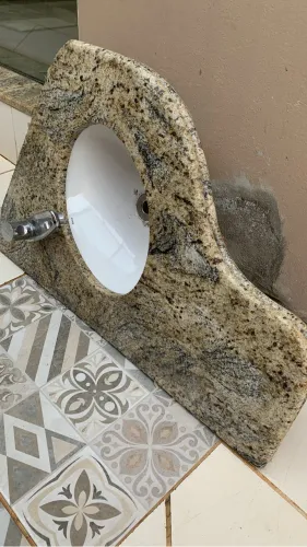 Dois Lavatórios Cerâmica com Granito