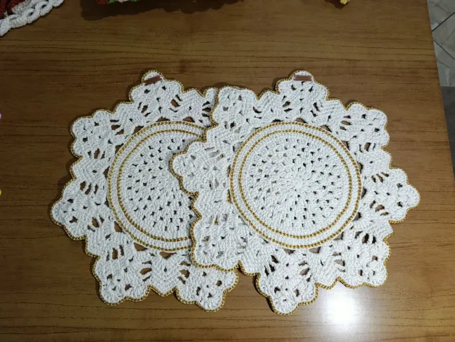 CROCHÊS  trabalho artesanal feito com produtos de alta qualidade como fios de barroco.