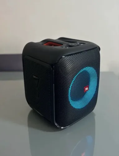 Caixinha JBL pertybox encorre essential 2 