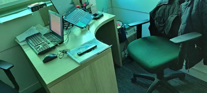 Mesa de escritorio (10 em estoque)