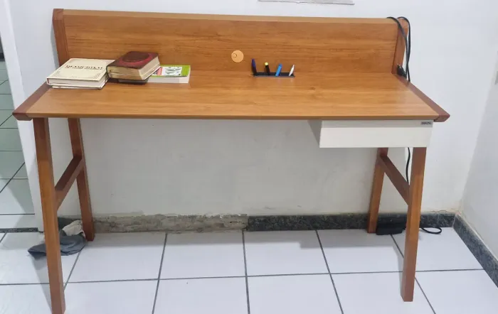 Linda escrivaninha para quarto ou escritório home office