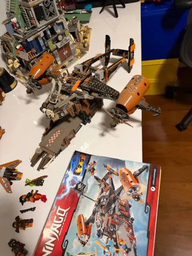 LEGO Ninjago 70605 Misfortune?s Keep + Minifigs Original