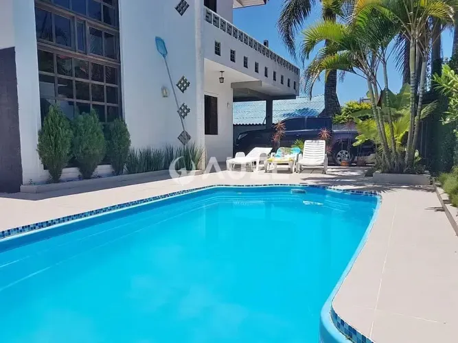Casa à Venda na Praia Central de Guaratuba  Mobiliada | Piscina | 4 Quadras do Mar
