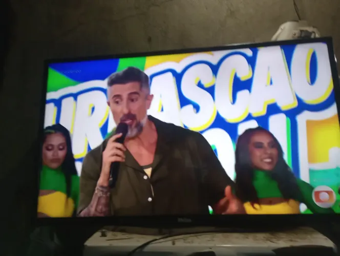 Vendo tv Philco 39 polegadas com garantia de três meses
