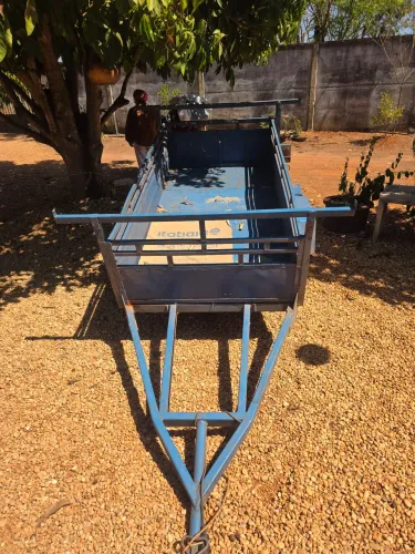 VENDO CARRETINHA SEMINOVA ENTREGO EMPLACADA