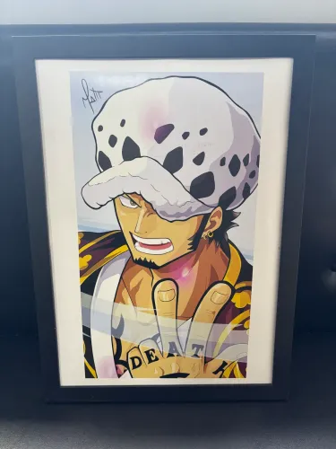quadro law one piece desenhado a mão com moldura pelo ilustrador mattink