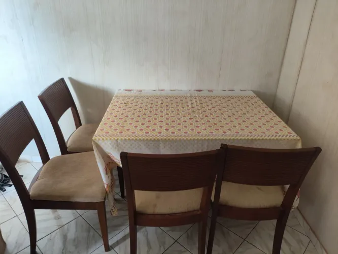 Mesa quarto cadeiras