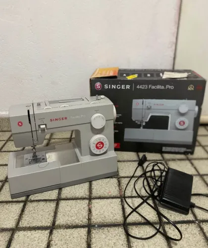Máquina de costura profissional 
