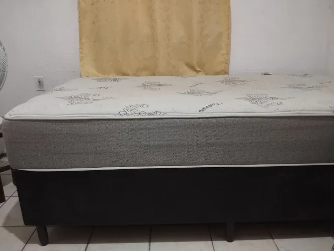 Vendo Cama Solteiro Sealy Miami