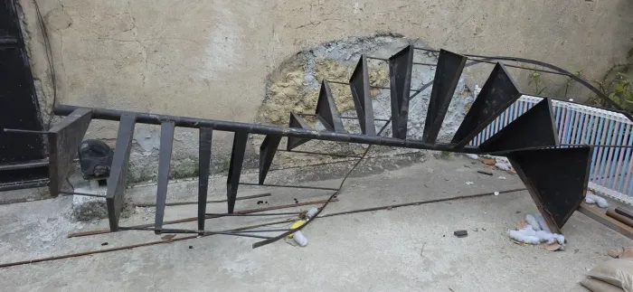 Escada caracol de ferro completa 