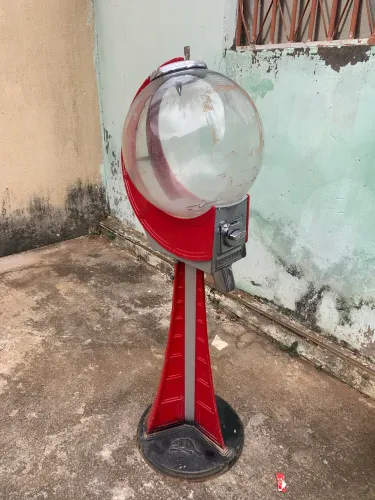 Máquina de bolinhas grande funcionando perfeitamente