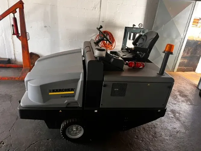 Varredeira Kärcher KM 130/300 Diesel Impecável (500h)