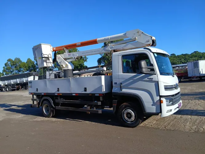 Volkswagen 11.180 Delivery 2p (diesel)(E5) 2020/2021 Vamos Seminovos Chapecó