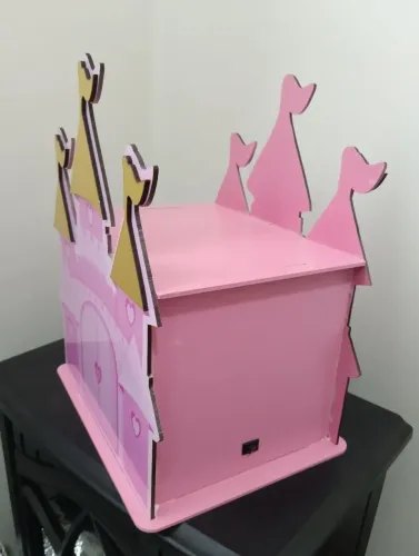 Castelo da princesa Sofia para mesa de festa 