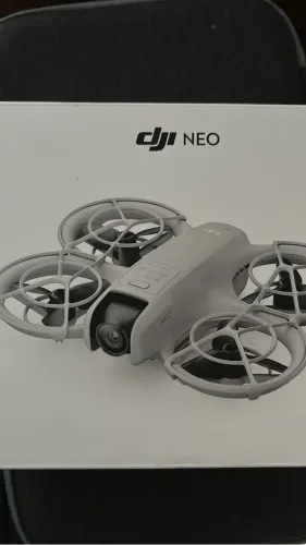 Drone DJI neo com controle RC 2 com tela acompanha caixa