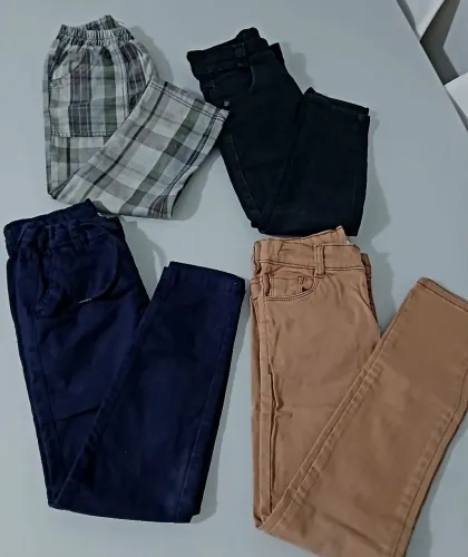 Vendo Lote infantil 4 calças menino veste 3/4 anos usadas em boas condições 