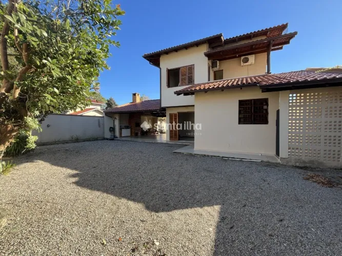 Casa com 3 dormitórios para alugar, 200m² - Carianos - Florianópolis/SC
