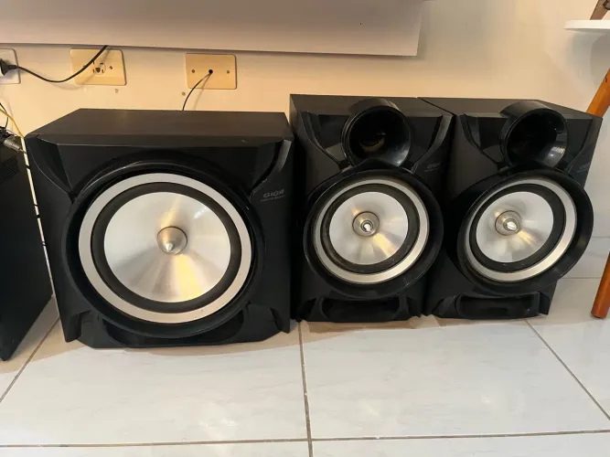 Caixas de Som 1.100W Samsung Giga sound com subwoofer