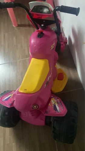 Vendo essa moto elétrica infantil novinha 