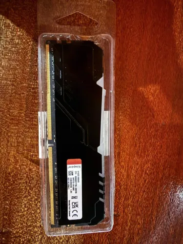 Memória RAM DDR4 16 GB 320OMhz