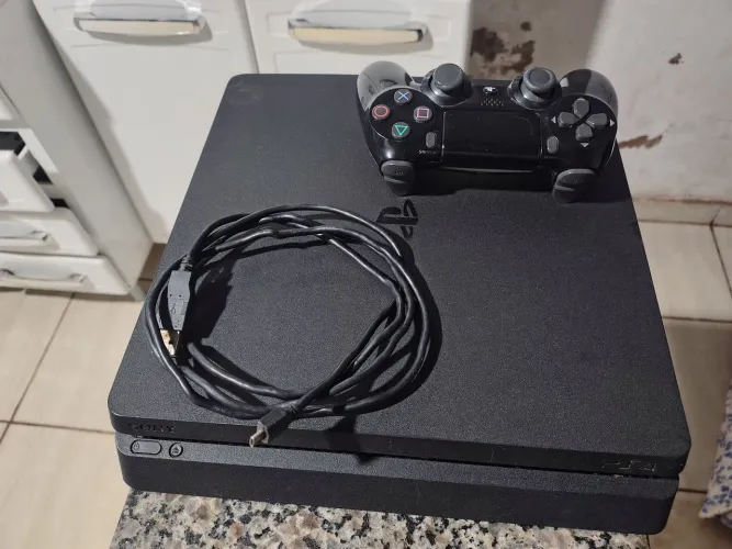 PS4 Slim 1TB à venda