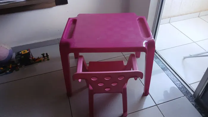 Mesinha com cadeira 