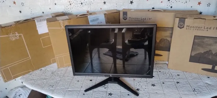 Monitor - HDMI - 19 polegadas LED - 75HZ - NOVOS COM GARANTIA