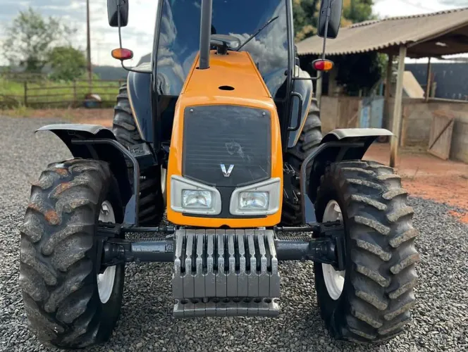 TRATOR VALTRA BM100