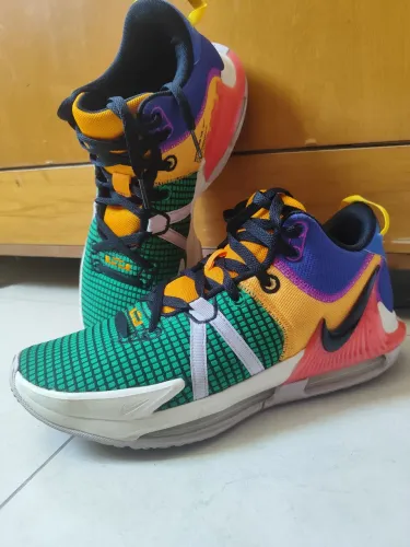 Tênis Nike Lebron Witness 7