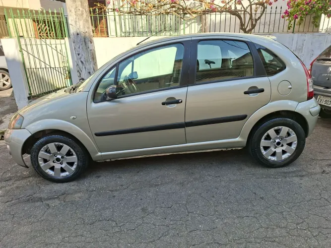 Citroen C3 GLX 1.4/ GLX Sonora 1.4 Flex 8V 5P 2012