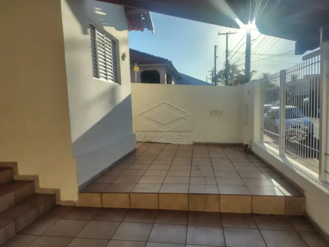 CASA NO CENTRO DE LENÇÓIS PAULISTA