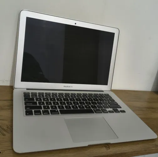 MacBook 2018 i5 8gb ram 250gb ssd