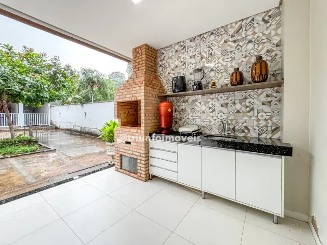 Casa Térrea Alto Padrão em Condomínio com 3 Suítes