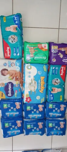 Kit fraldas marcas variadas tamanhos M e P. Totalizando 422 fraldas .
