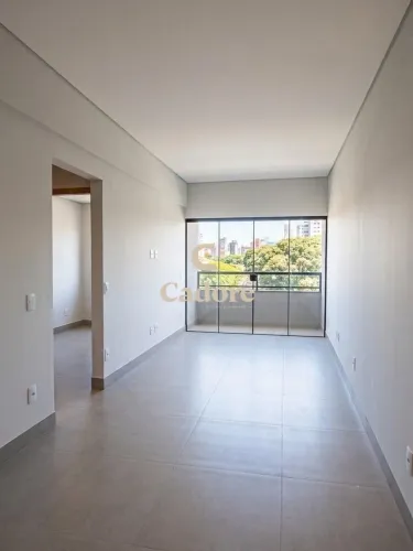 Apartamento à venda no Santa Mônica com 2/4 sendo 01 suíte e elevador