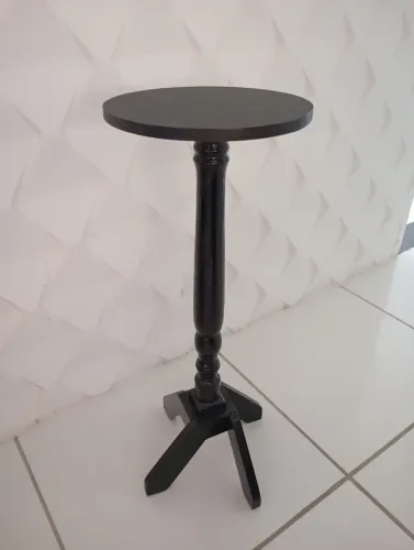 Pedestal de madeira 