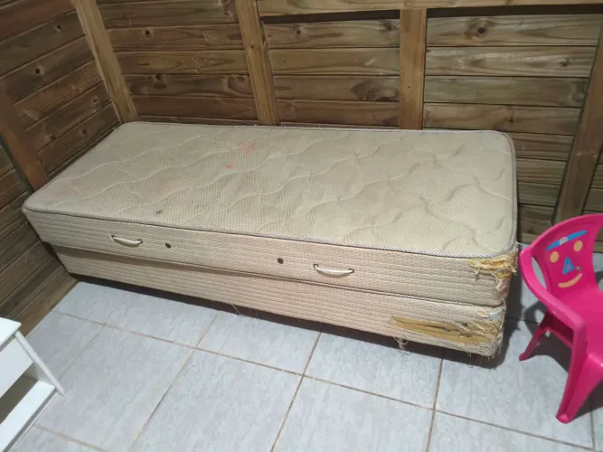 Doação cama de solteiro em bom estado
