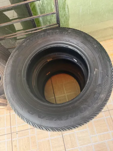 Vendo três pneus 185 70 14 goodyear 