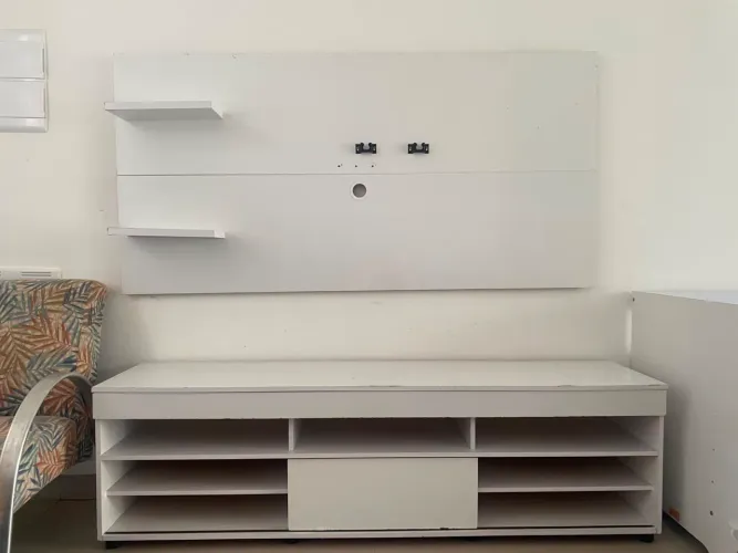 Rack Móvel Multiuso com Painel