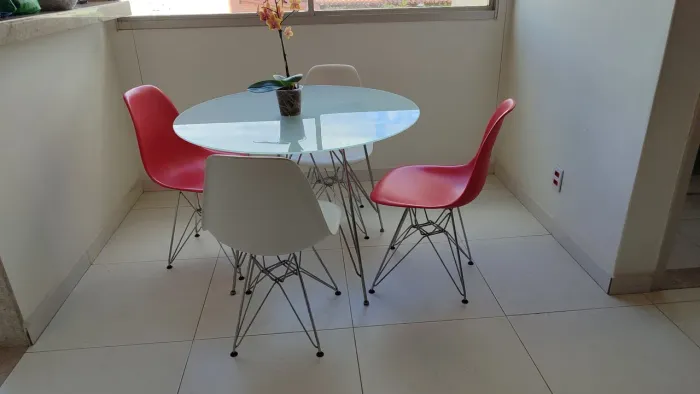 Oportunidade mesa 4 cadeiras