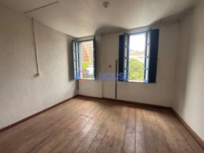 Casa/ponto duplex mobiliado na Praça Rui Barbosa em Ilhéus, já sede do CDL e escolas, idea