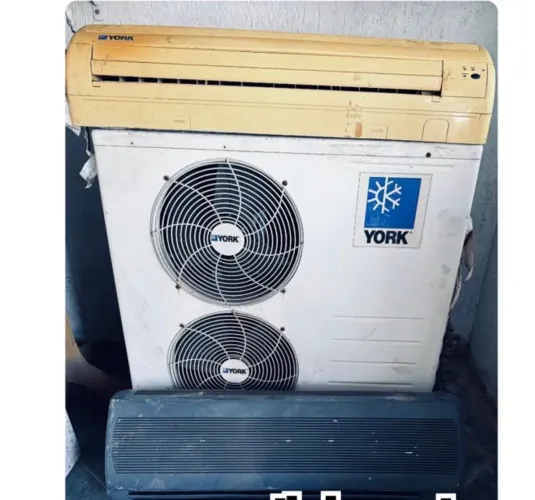 Ar condicionado com duas evaporadoras