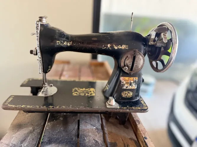 Máquina de Costura Singer ( sem funcionar)