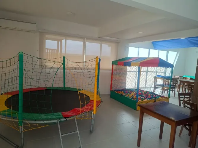 Pula-Pula e piscina de bolinhas